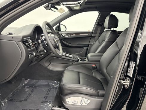 New 2025 Porsche Macan image 5