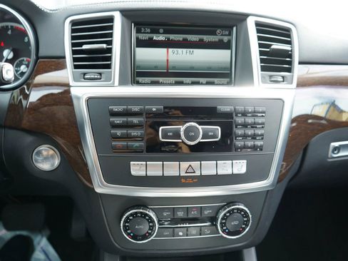 Used 2013 Mercedes-Benz GL 320 BlueTEC 4MATIC image 11