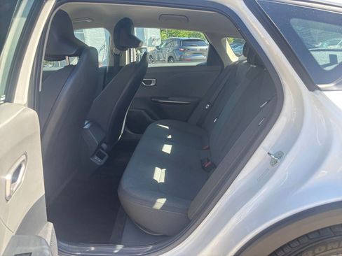 Used 2025 Kia K4 FWD image 24