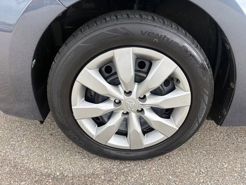 Used 2016 Toyota Corolla LE FWD image 32