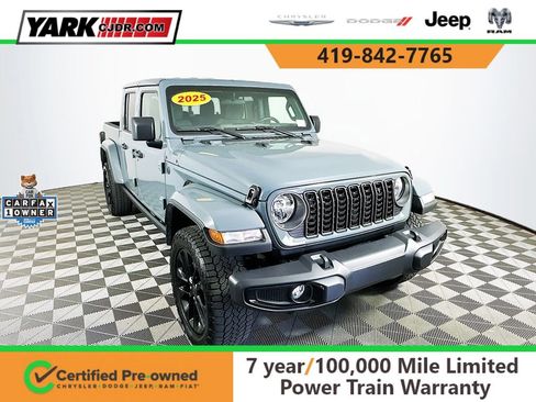 Certified 2025 Jeep Gladiator Overland AWD/4WD image 1