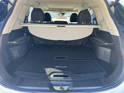 Used 2020 Nissan Rogue SV w/ Sun & Sound Touring Package image 6