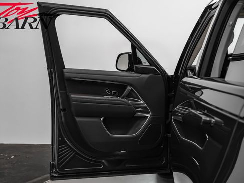 Used 2024 Land Rover Range Rover SE image 18