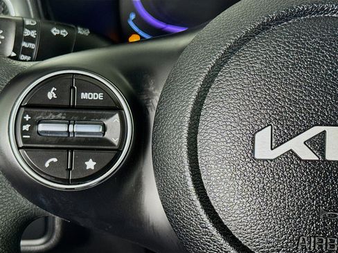 Used 2025 Kia Soul LX w/ LX Technology Package FWD image 13