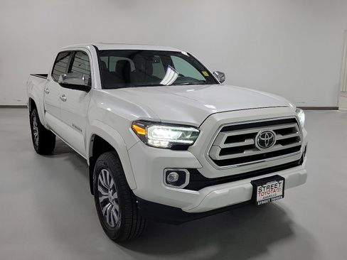 Certified 2021 Toyota Tacoma Limited image 3