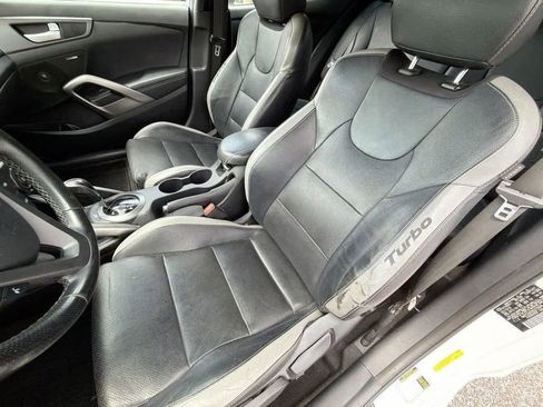 Used 2016 Hyundai Veloster Turbo FWD image 18