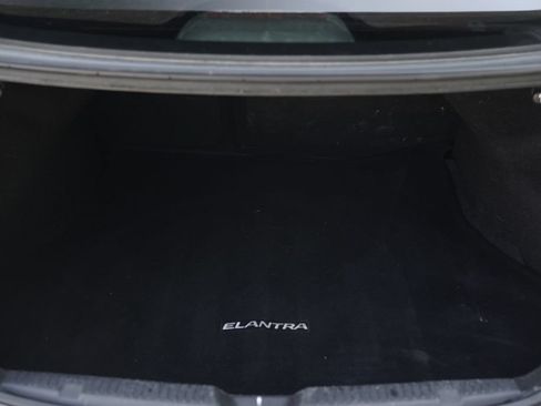 Used 2014 Hyundai Elantra SE w/ Option Group 02 FWD image 12
