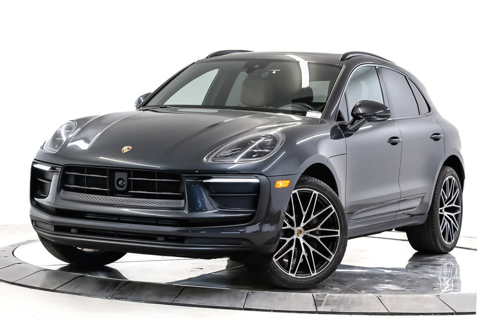 Certified 2023 Porsche Macan AWD/4WD image 1