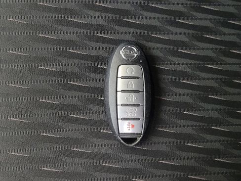 Used 2019 Nissan Rogue SV image 32