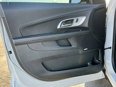 Used 2017 Chevrolet Equinox Premier w/ Enhanced Convenience Package image 40