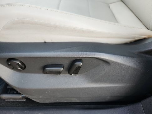 Used 2018 Volkswagen Tiguan SE w/ Panoramic Sunroof Package image 15