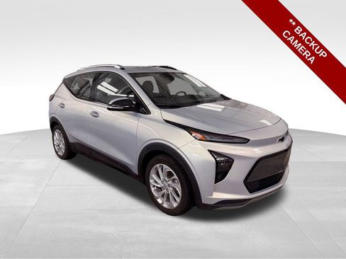 Used 2022 Chevrolet Bolt EUV LT w/ Comfort Package image 9