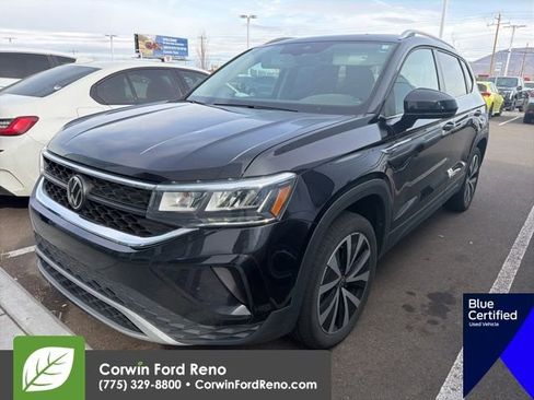 Used 2023 Volkswagen Taos SE w/ Panoramic Sunroof Package image 4