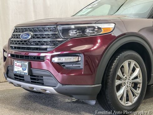 Used 2022 Ford Explorer XLT w/ Equipment Group 202A AWD/4WD image 3