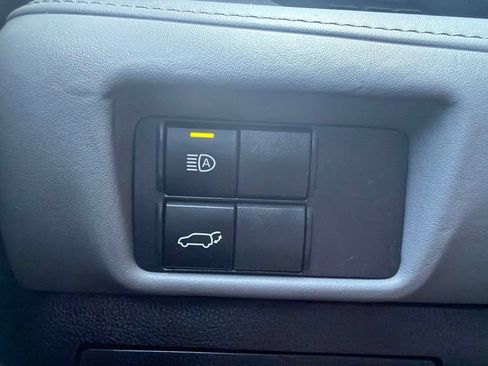 Used 2021 Toyota Highlander XLE AWD/4WD image 38