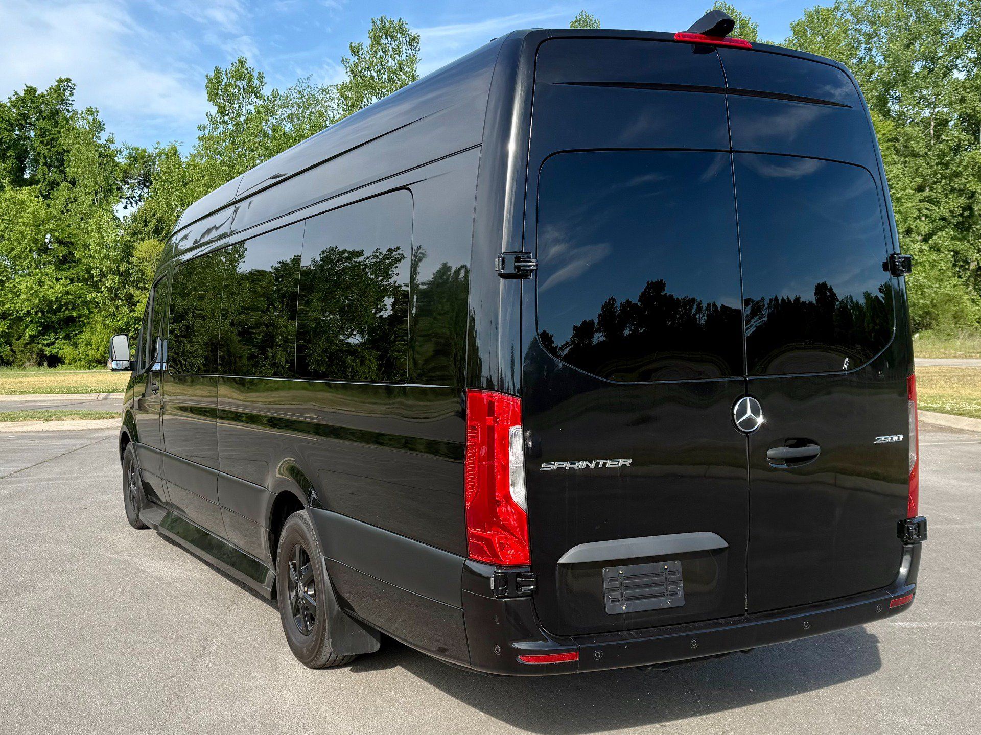 Used 2022 Mercedes-Benz Sprinter 2500 w/ Parking Package image 4