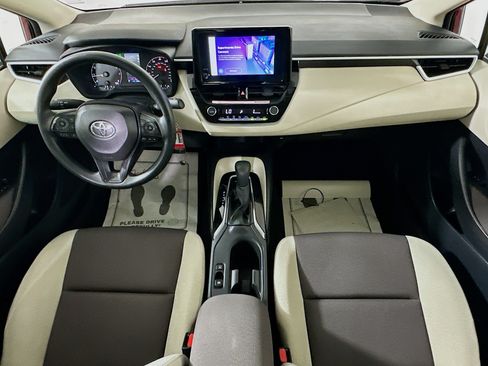 Used 2025 Toyota Corolla LE FWD image 26