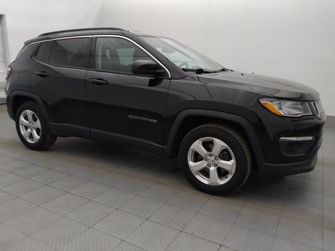 Used 2018 Jeep Compass Latitude FWD image 11
