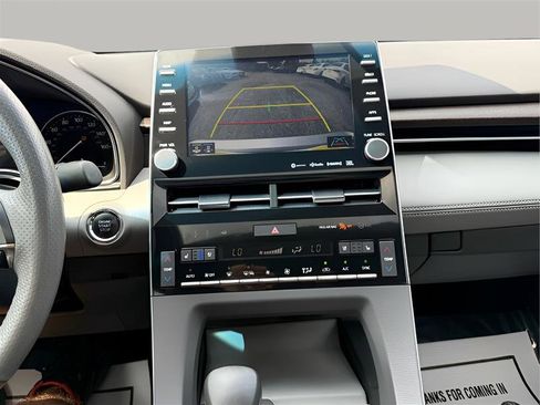 Used 2019 Toyota Avalon Limited image 22