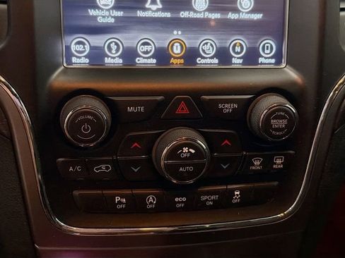 Used 2018 Jeep Grand Cherokee Laredo image 15