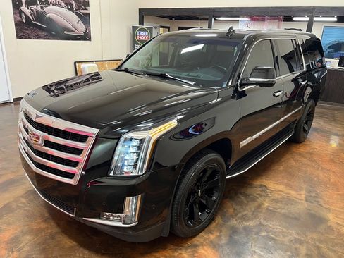 Used 2018 Cadillac Escalade ESV Luxury image 54
