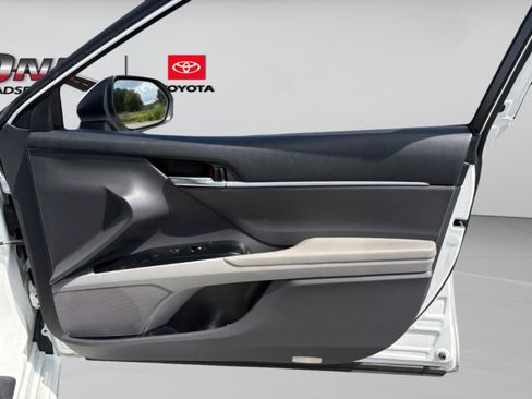 Used 2018 Toyota Camry SE FWD image 26