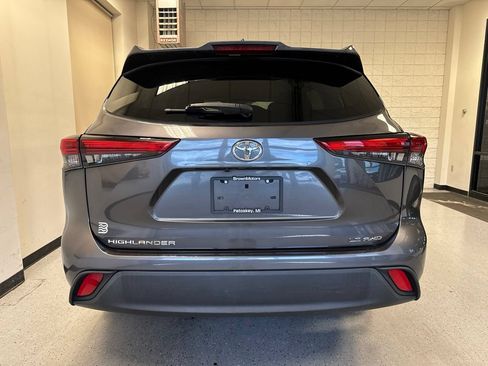 Used 2021 Toyota Highlander LE AWD/4WD image 43
