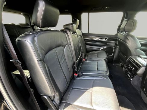 Used 2022 Jeep Wagoneer Series II AWD/4WD image 24