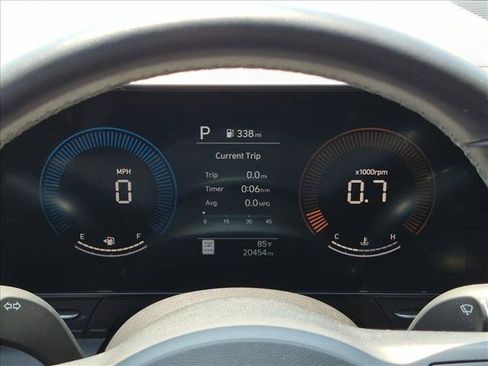 Used 2025 Hyundai Kona SEL FWD image 11