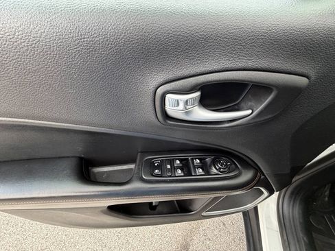 Used 2018 Jeep Compass Limited w/ Navigation Group AWD/4WD image 12
