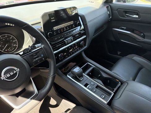 Used 2024 Nissan Pathfinder SL w/ SL Premium Package FWD image 25