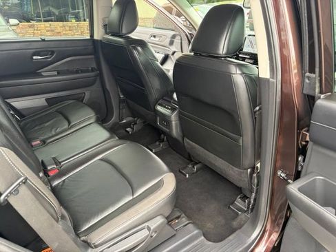 Used 2022 Nissan Pathfinder SL AWD/4WD image 35