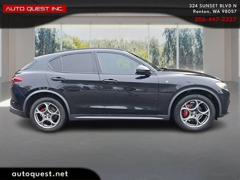 Used 2023 Alfa Romeo Stelvio Ti AWD/4WD image 4