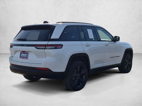 Used 2023 Jeep Grand Cherokee Altitude AWD/4WD image 5