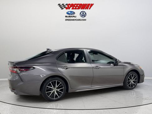 Used 2023 Toyota Camry SE FWD image 5