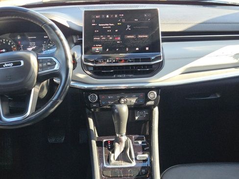 Used 2022 Jeep Compass Limited image 18