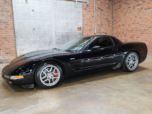 Used 2003 Chevrolet Corvette Z06 w/ Memory Package, 3 Drivers RWD image 8