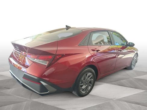 Used 2024 Hyundai Elantra SEL FWD image 8