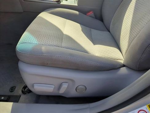 Used 2014 Toyota Camry XLE FWD image 13