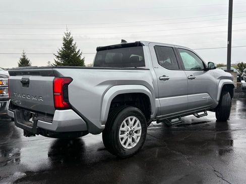 Used 2025 Toyota Tacoma SR5 AWD/4WD image 6