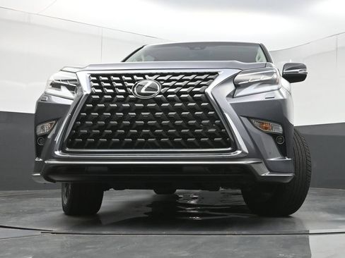 Used 2023 Lexus GX 460 Premium w/ Accessory Package AWD/4WD image 30