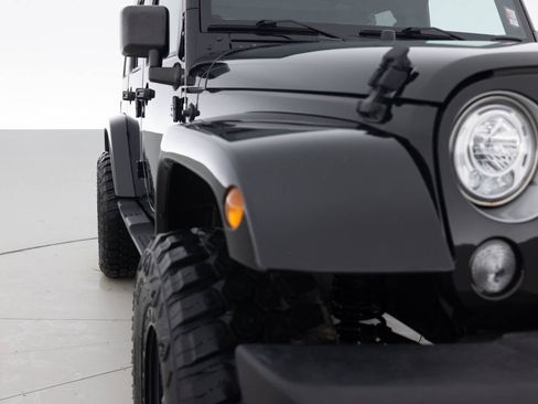 Used 2017 Jeep Wrangler Unlimited Sahara w/ Connectivity Group image 11