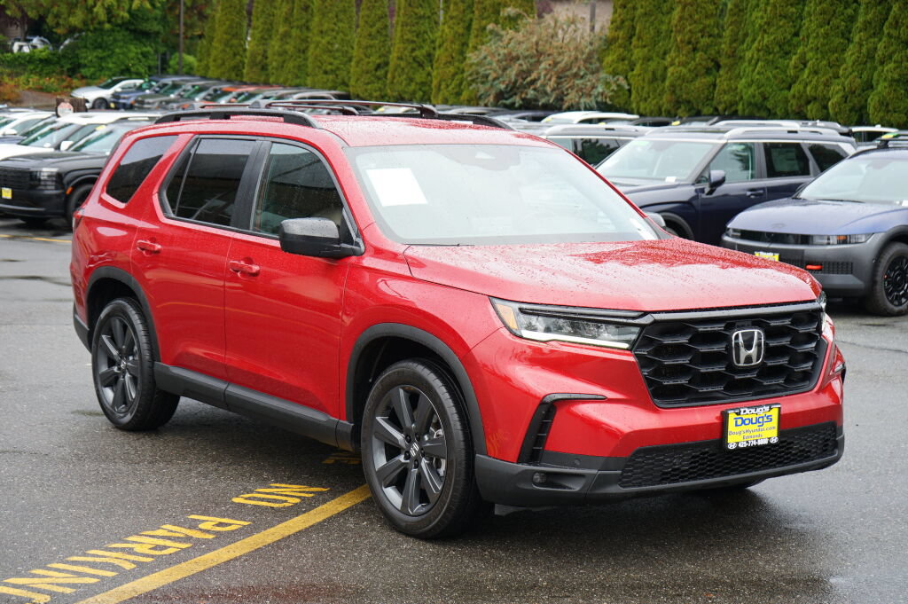 Used 2025 Honda Pilot Sport image 3