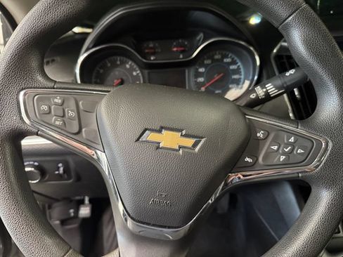 Used 2018 Chevrolet Cruze LT w/ Convenience Package FWD image 27