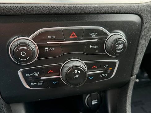 Used 2019 Dodge Charger SXT image 24