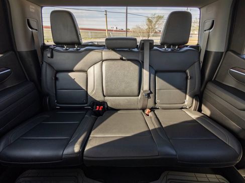 Used 2024 GMC Sierra 1500 SLT image 18