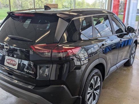 Used 2023 Nissan Rogue SV image 6