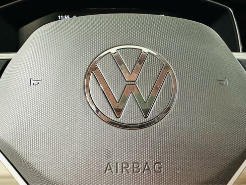 Used 2025 Volkswagen Jetta SE w/ Sunroof Package image 14