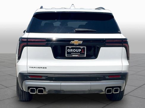 Used 2026 Chevrolet Traverse LT FWD image 5