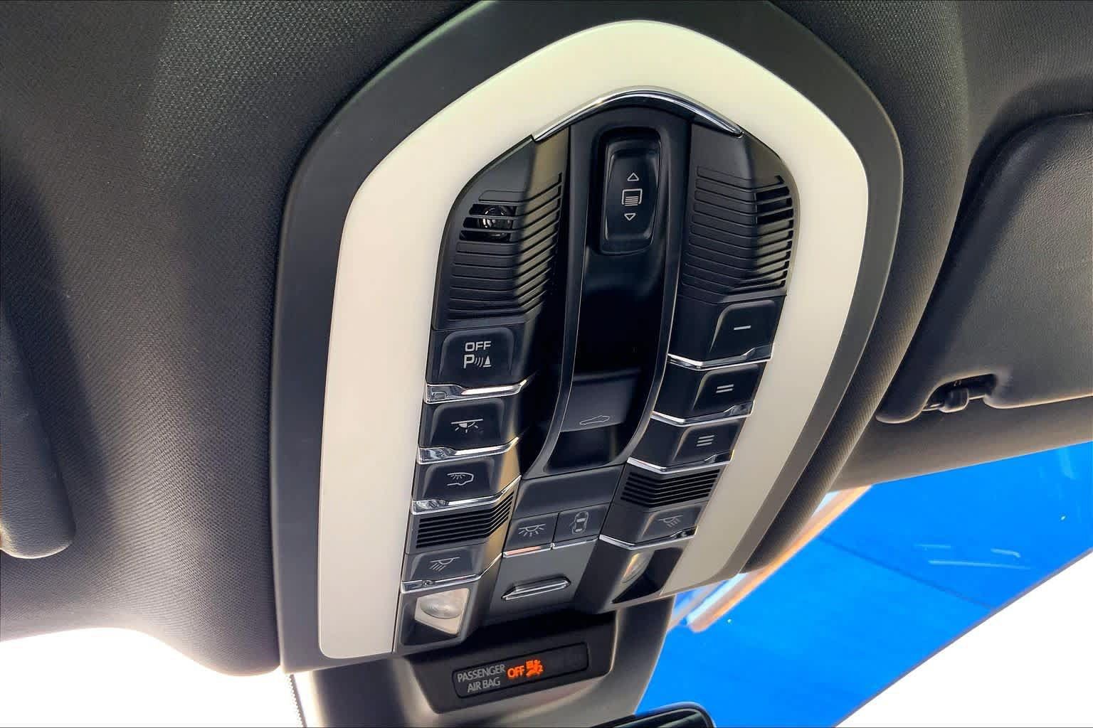 Used 2019 Porsche Macan AWD/4WD image 34